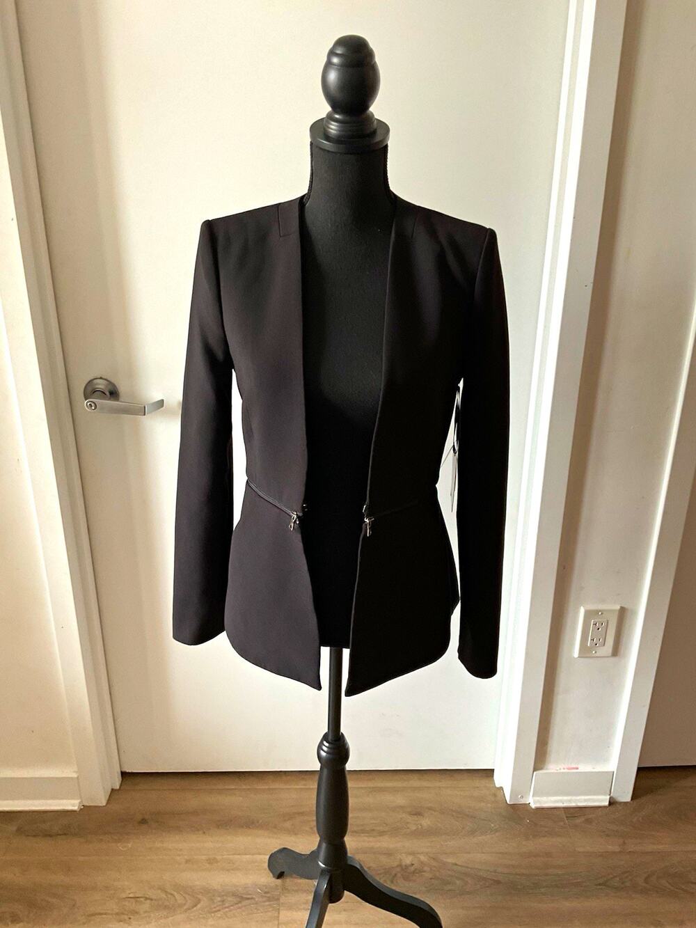 BCBGMAXAZRIA Pierce Women’s Black Zip Front Lined Slim Short Jacket, XS